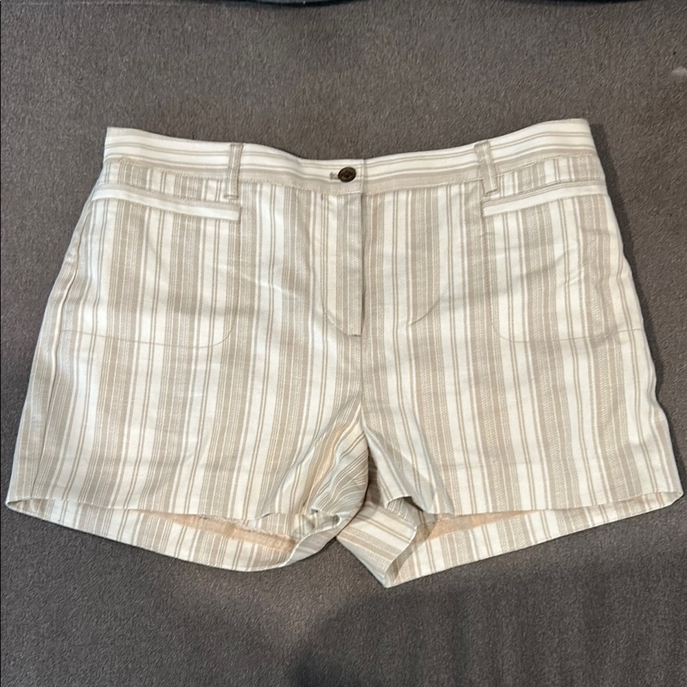 NWOT Tory Burch Cream Classic Style